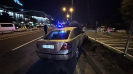 ALKOLLÜ SÜRÜCÜ ELEKTRİK DİREĞİNE ÇARPTI, ORTALIK SAVAŞ ALANINA DÖNDÜ