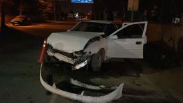 BETON DUVARA ÇARPTI, SÜRÜCÜ ÖLÜMDEN DÖNDÜ