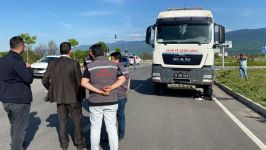 BİSİKLETLİ GENÇ TIRIN ALTINA GİRDİ, ÖLÜMDEN DÖNDÜ...
