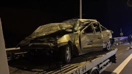 BOLU'DA FECİ KAZA... BARİYERE ÇARPAN ARAÇ HURDAYA DÖNDÜ