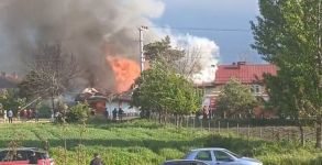 BOLU'DA FECİ YANGIN... GÜNDÜZ VAKTİ ALEVLER KÜLE ÇEVİRDİ..