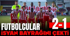 FUTBOLCULAR İSYAN BAYRAĞINI ÇEKTİ