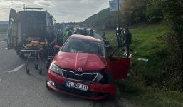 İKİ OTOMOBİL ÇARPIŞTI, 5 KİŞİ YARALANDI