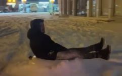 KAR KİMİLERİNE ZULÜM KİMİLERİNE EĞLENCE....