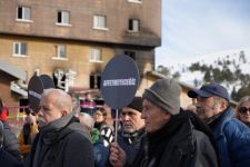 KARTALKAYA FACİASINDA HAYATINI KAYBEDENLER İÇİN KARANFİL BIRAKILDI...