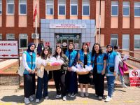 ÖRDÜKLERİ OYUNCAKLARLA MİNİK KALPLERE DOKUNDULAR....