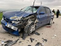 OTOMOBİL VE MOTOSİKLET ÇARPIŞTI, 6 KİŞİ YARALANDI