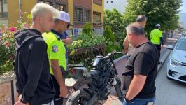 POLİSTEN MOTOSİKLETLİ GENCE TAVSİYE....