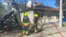 TEK KATLI EV ALEV ALEV YANDI...