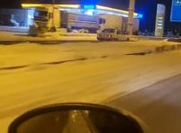 TRAFİKTE TERSTEN GİDEN SÜRÜCÜNÜN EHLİYETİNE EL KONULDU