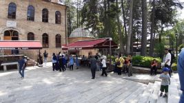 VATANDAŞLAR TÜRBEYE AKIN ETTİ....