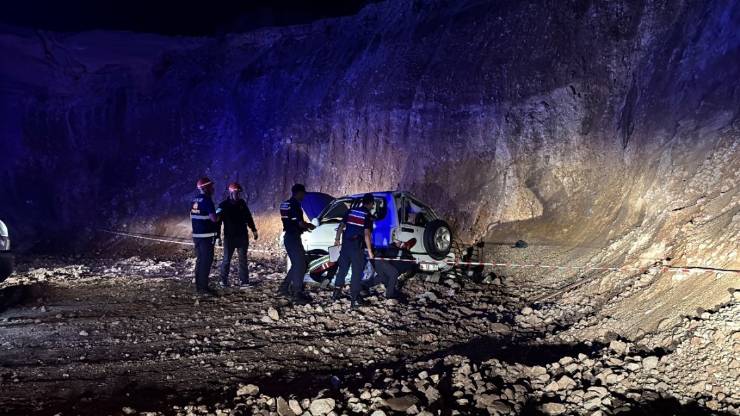 BOLU'DA KAHREDEN HABER... 15 METRE UÇURUMDAN UÇTULAR... 2 ÖLÜ 1 YARALI