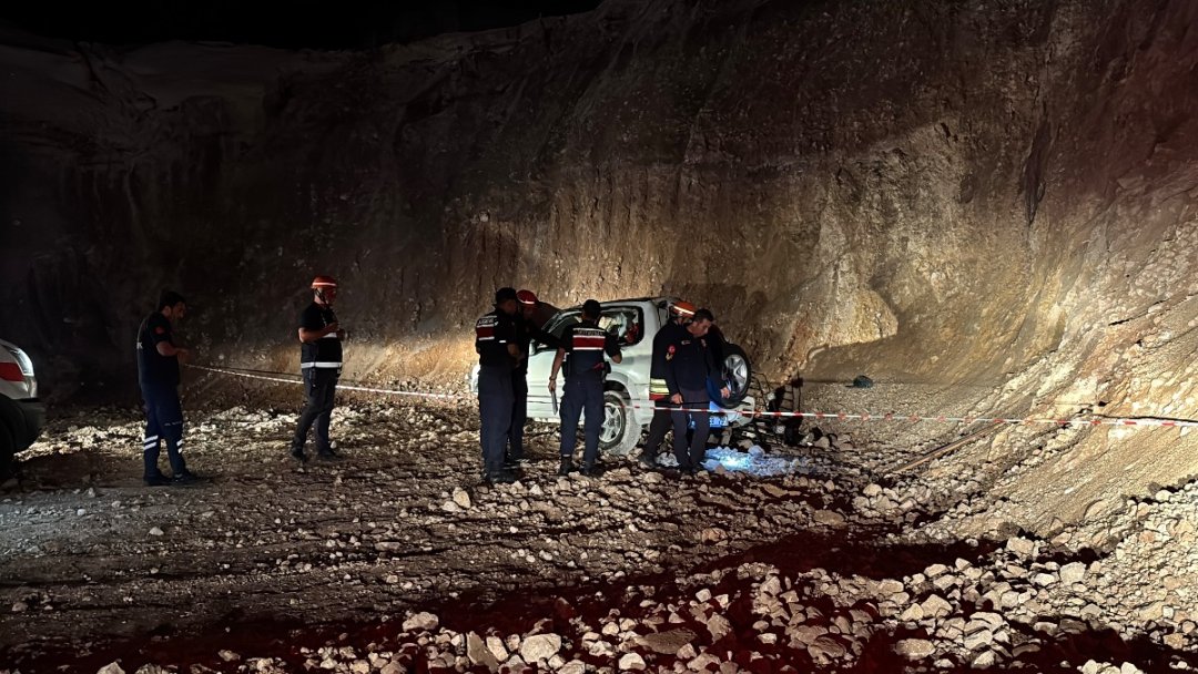 BOLU'DA KAHREDEN HABER... 15 METRE UÇURUMDAN UÇTULAR... 2 ÖLÜ 1 YARALI