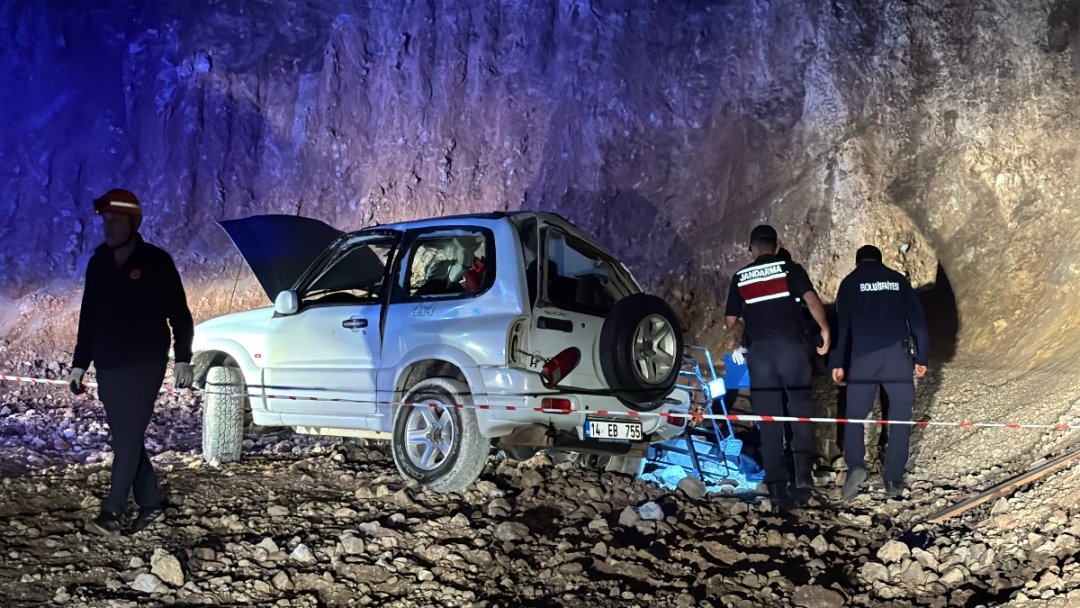 BOLU'DA KAHREDEN HABER... 15 METRE UÇURUMDAN UÇTULAR... 2 ÖLÜ 1 YARALI