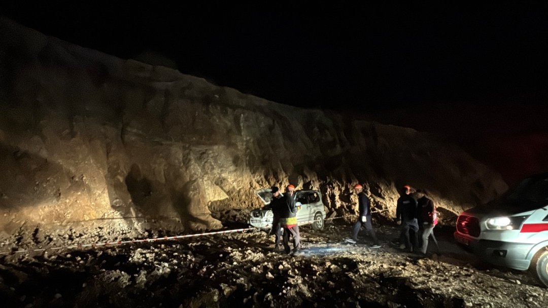 BOLU'DA KAHREDEN HABER... 15 METRE UÇURUMDAN UÇTULAR... 2 ÖLÜ 1 YARALI