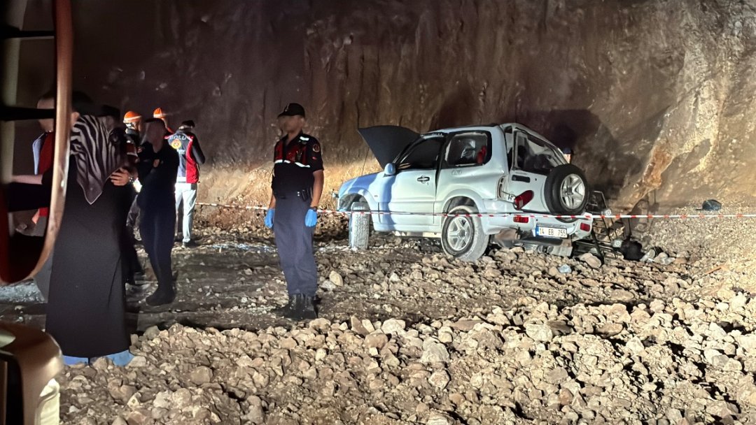 BOLU'DA KAHREDEN HABER... 15 METRE UÇURUMDAN UÇTULAR... 2 ÖLÜ 1 YARALI