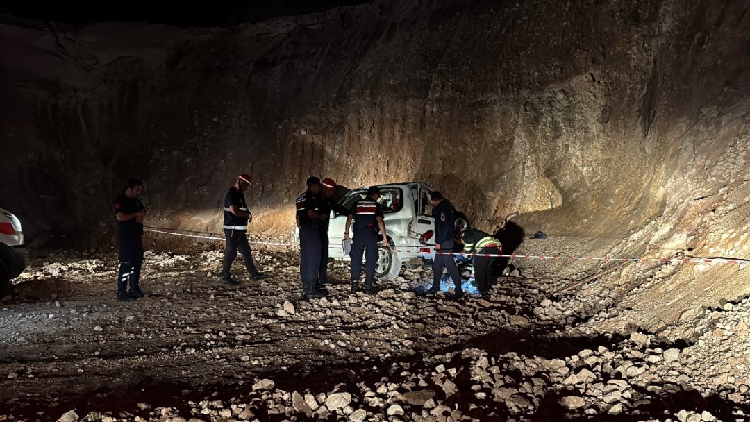 BOLU'DA KAHREDEN HABER... 15 METRE UÇURUMDAN UÇTULAR... 2 ÖLÜ 1 YARALI